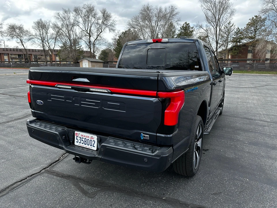 2022 Ford F-150 Lightning 14th Gen - Image 14 of 31