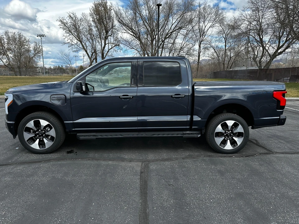 2022 Ford F-150 Lightning 14th Gen - Image 9 of 31