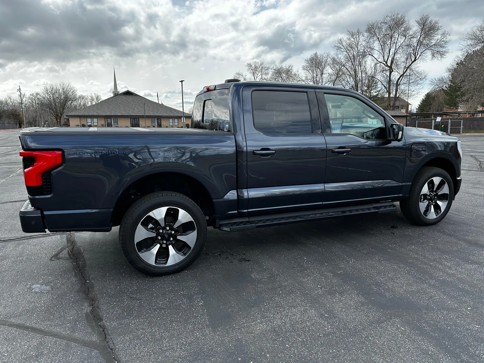 2022 Ford F-150 Lightning 14th Gen - Image 16 of 31
