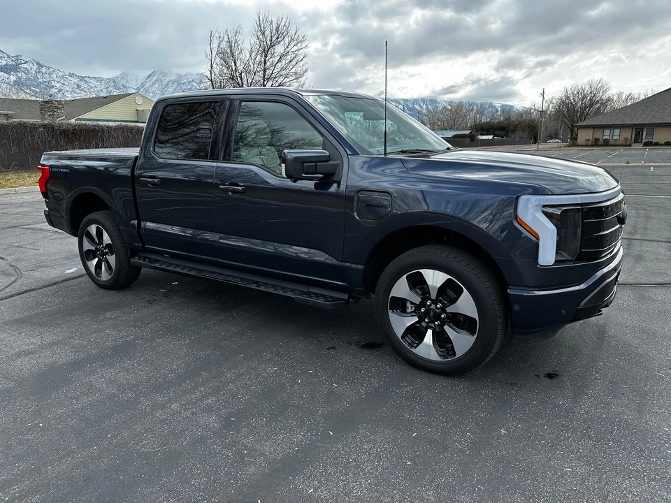 2022 Ford F-150 Lightning 14th Gen - Image 18 of 31