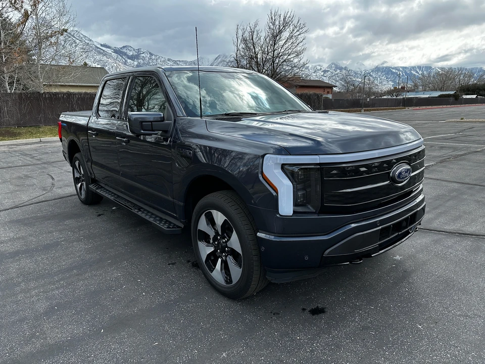 2022 Ford F-150 Lightning 14th Gen - Image 19 of 31