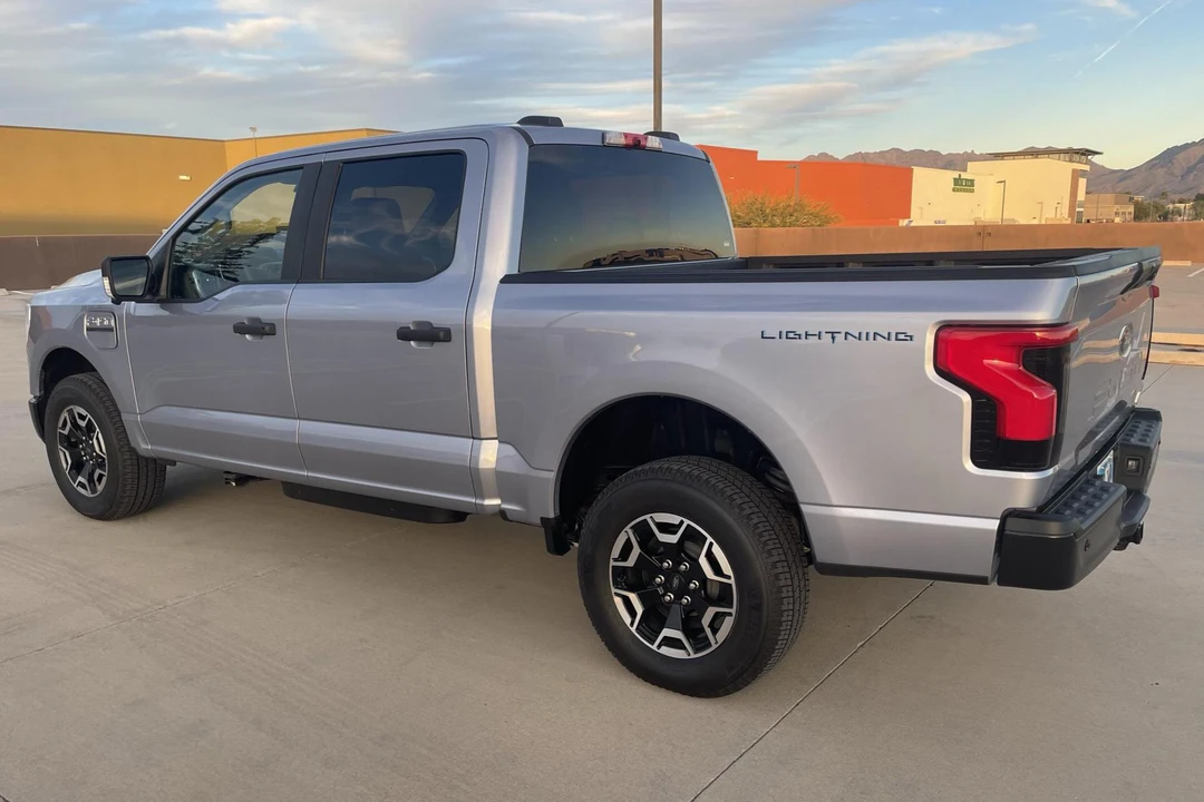 2022 Ford F-150 Lightning 14th Gen - Image 4 of 9