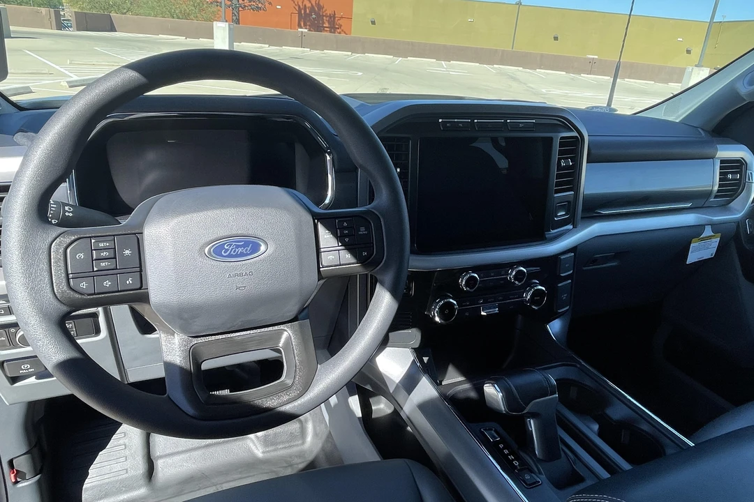 2022 Ford F-150 Lightning 14th Gen - Image 6 of 9