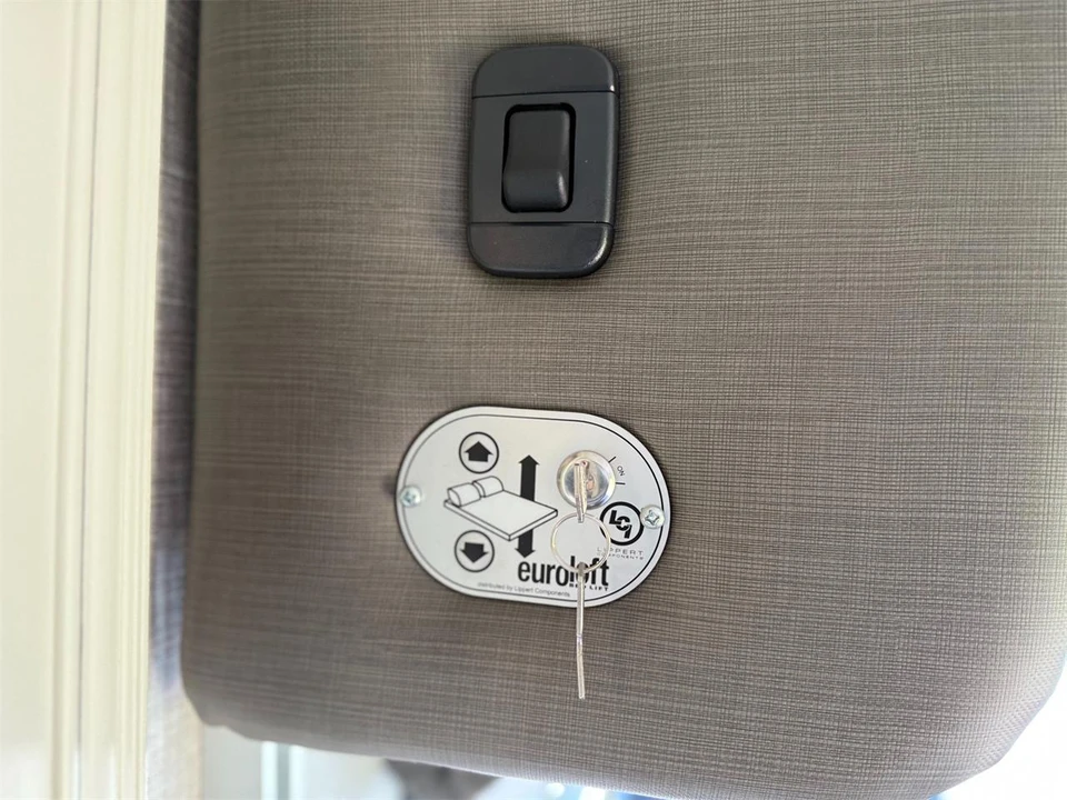 2022 Ford - Image 21 of 30