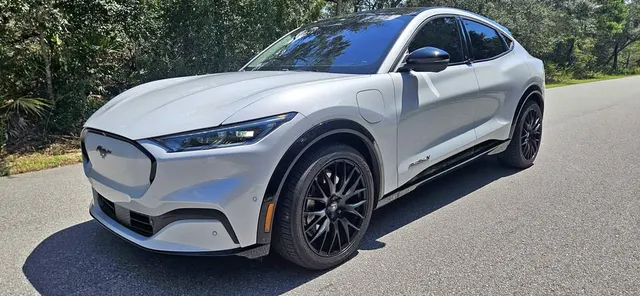 2022 Ford Mustang Mach-E 4xe Premium