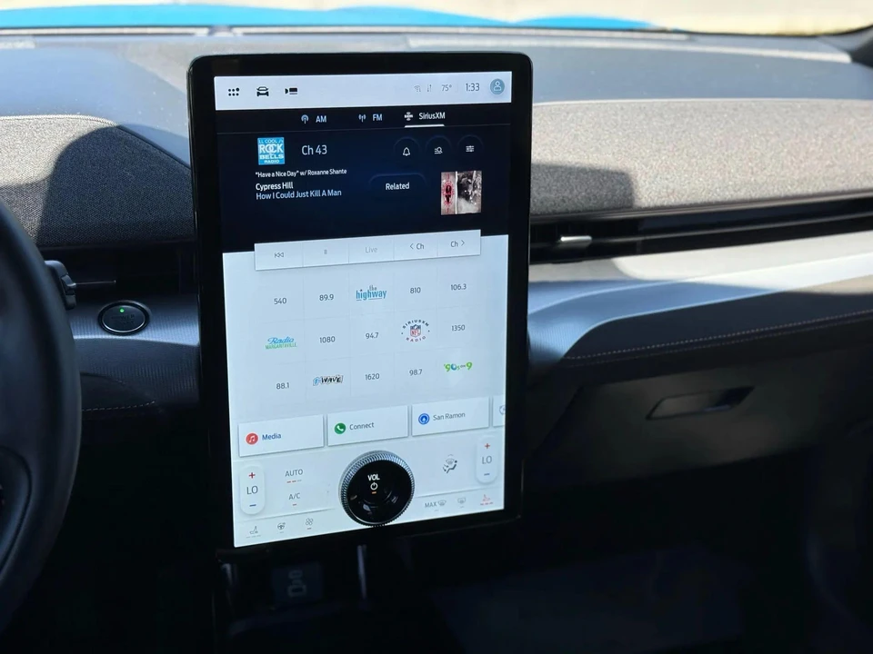 2022 Ford Mustang Mach-E - Image 28 of 31