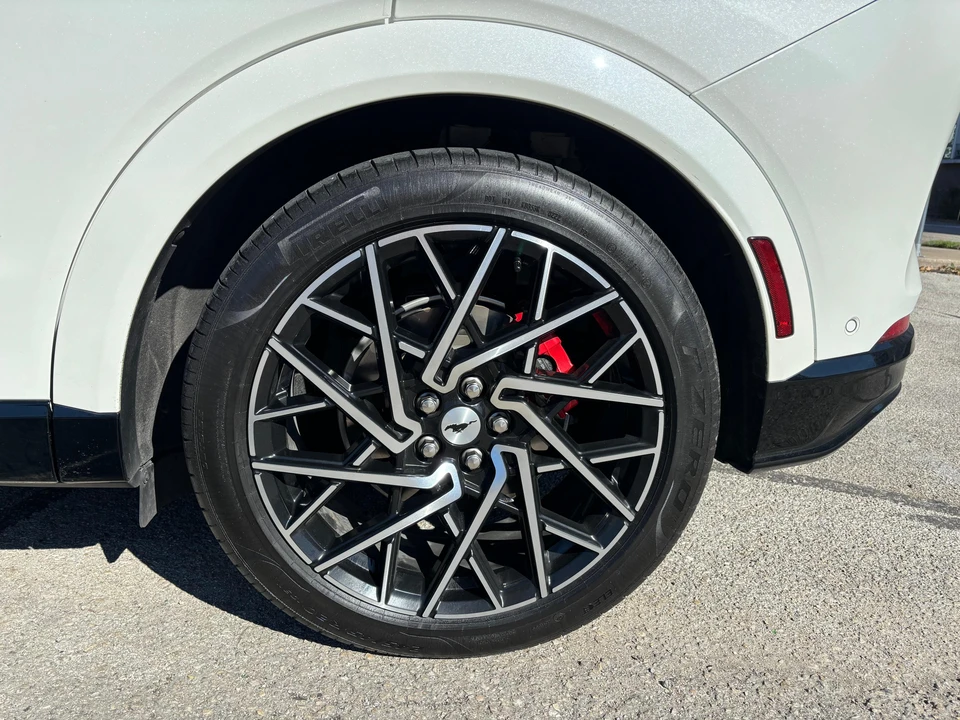 2022 Ford Mustang Mach-E - Image 27 of 31