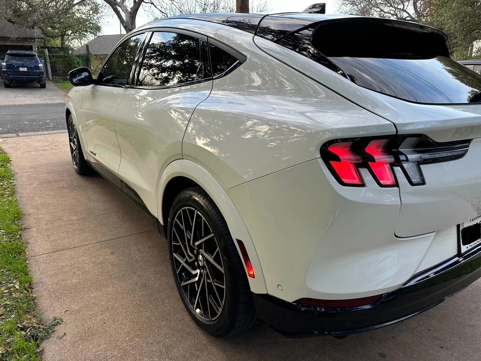 2022 Ford Mustang Mach-E - Image 21 of 31