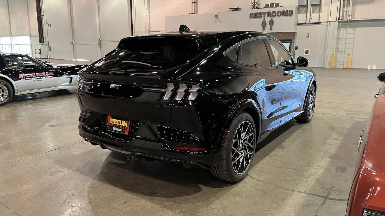 2022 Ford Mustang Mach-E - Image 9 of 11
