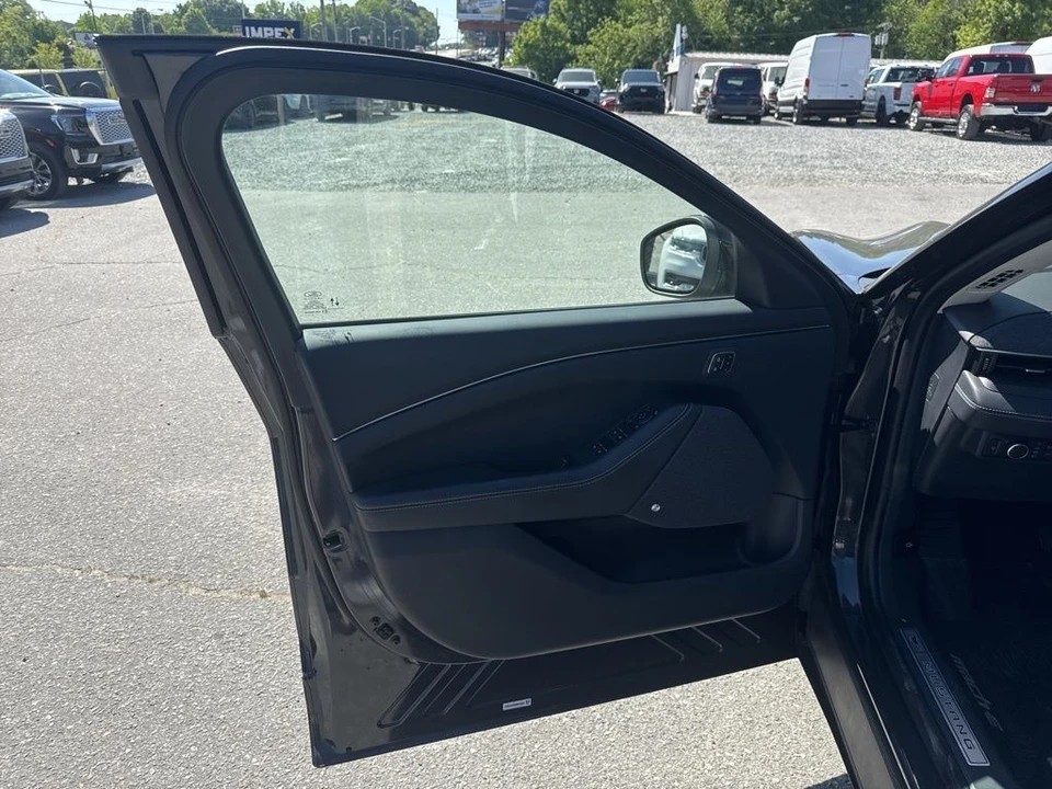 2022 Ford Mustang Mach-E - Image 25 of 31
