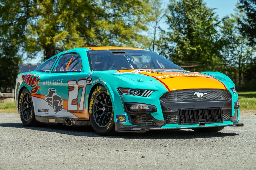 2022 Ford Mustang - Image 2 of 31