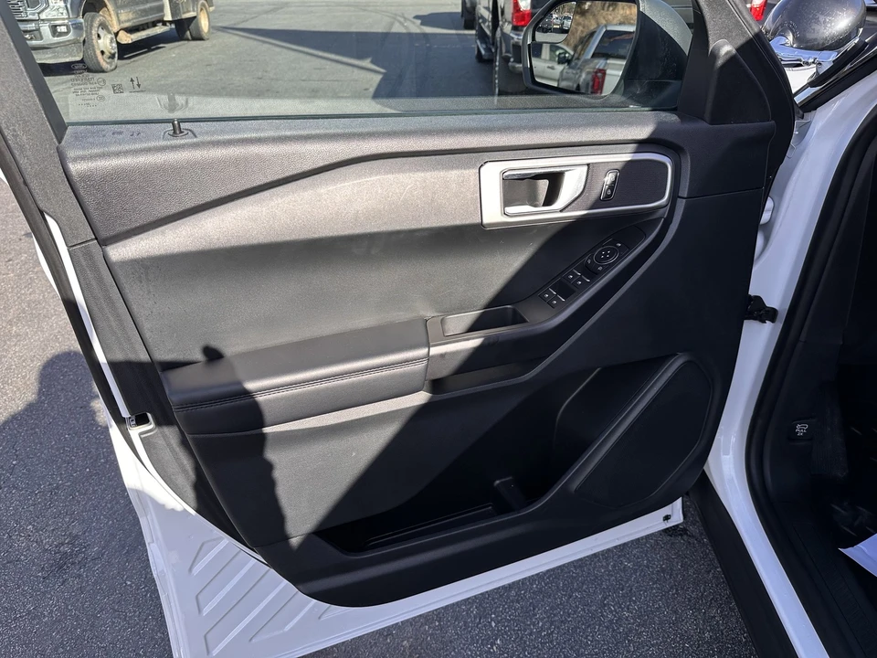 2022 Ford Explorer 6th Gen - Image 9 of 12