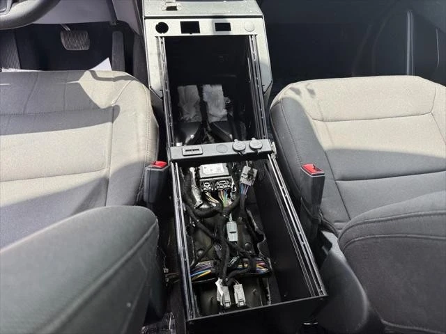 2022 Ford Explorer 6th Gen - Image 15 of 25