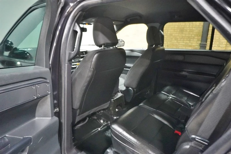 2022 Ford Explorer 6th Gen - Image 27 of 31
