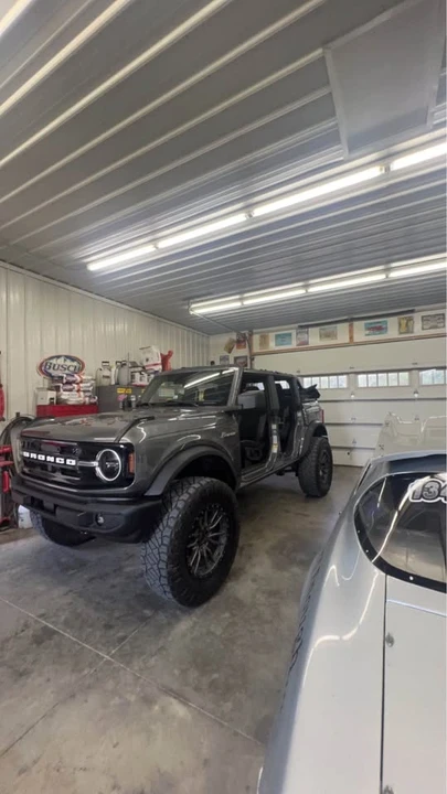2022 Ford Bronco 6th Gen - Image 2 of 2