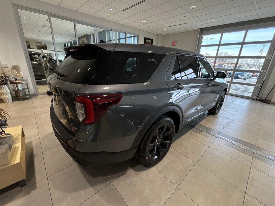 2022 Ford Explorer 6th Gen - Image 3 of 10