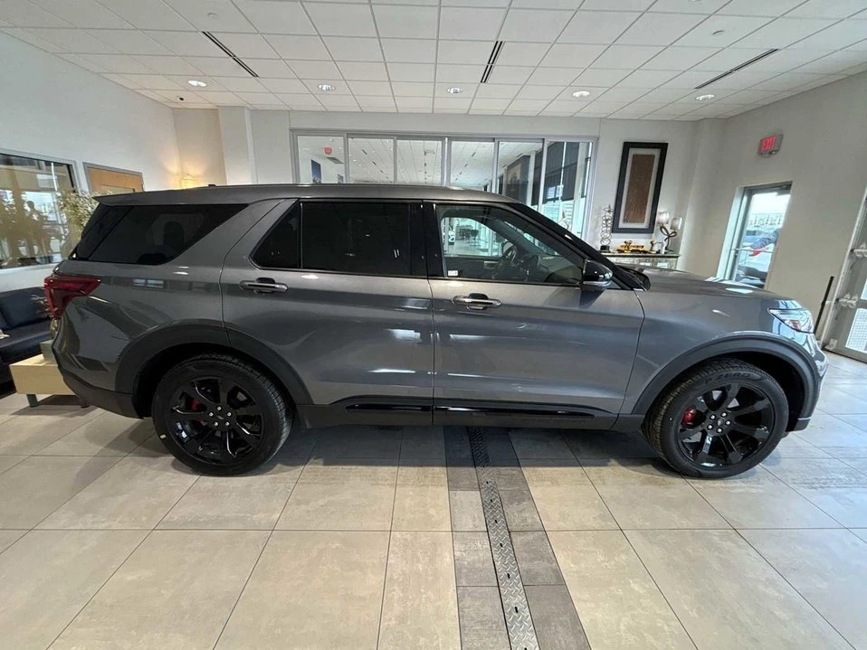 2022 Ford Explorer 6th Gen - Image 2 of 10