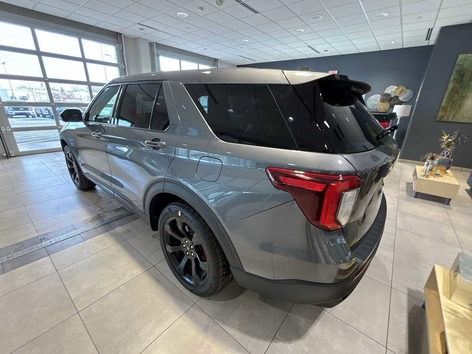 2022 Ford Explorer 6th Gen - Image 5 of 10
