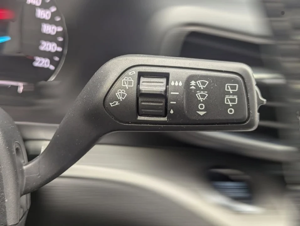 2022 Ford Explorer 6th Gen - Image 19 of 20