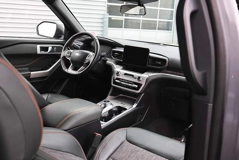 2022 Ford Explorer 6th Gen - Image 11 of 12
