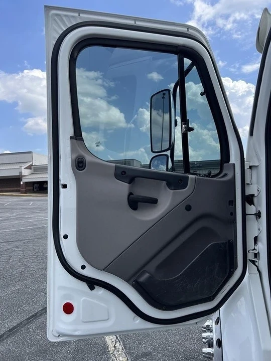 2022 Freightliner - Image 5 of 12