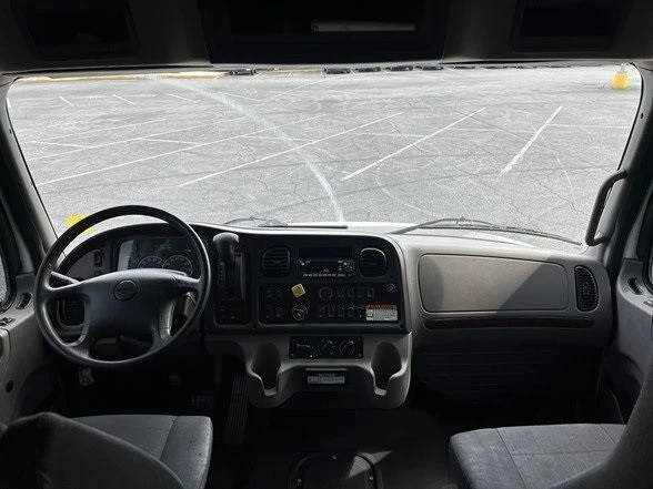 2022 Freightliner - Image 8 of 12