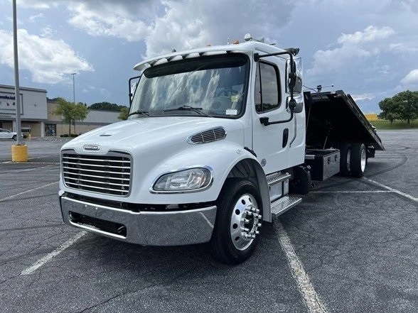 2022 Freightliner - Image 2 of 12