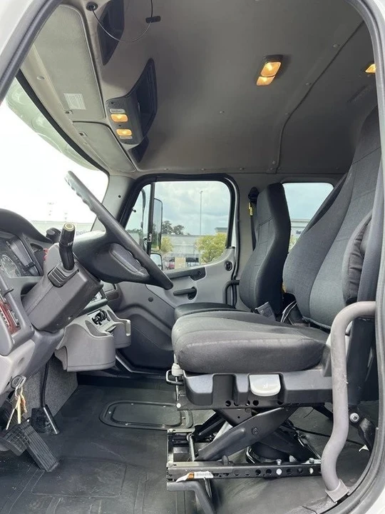 2022 Freightliner - Image 7 of 12