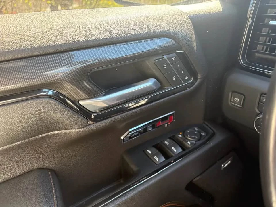 2022 GMC Sierra 5th Gen - Image 17 of 18