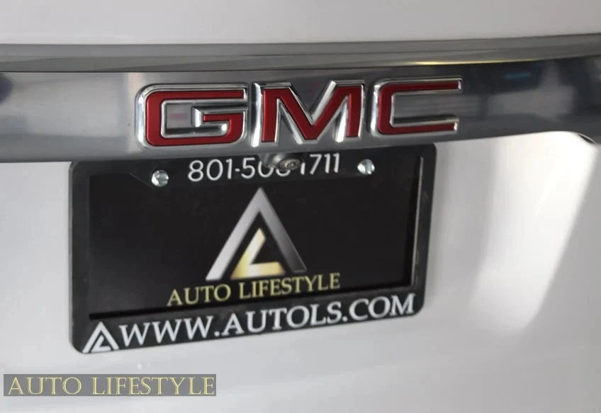 2022 GMC Yukon 5th Gen - Image 14 of 21
