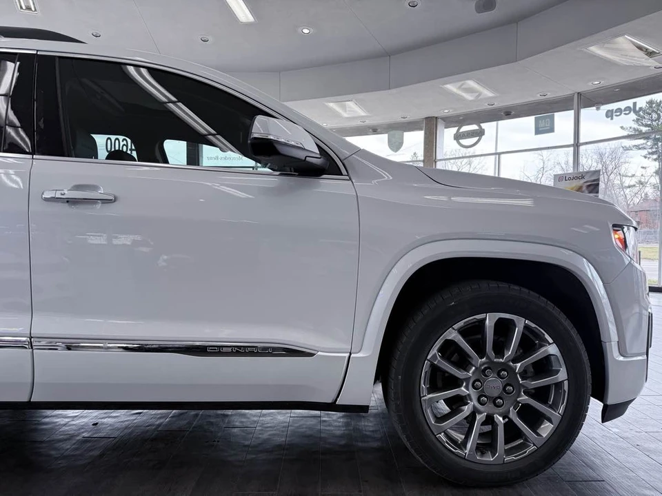 2022 GMC Acadia - Image 8 of 21