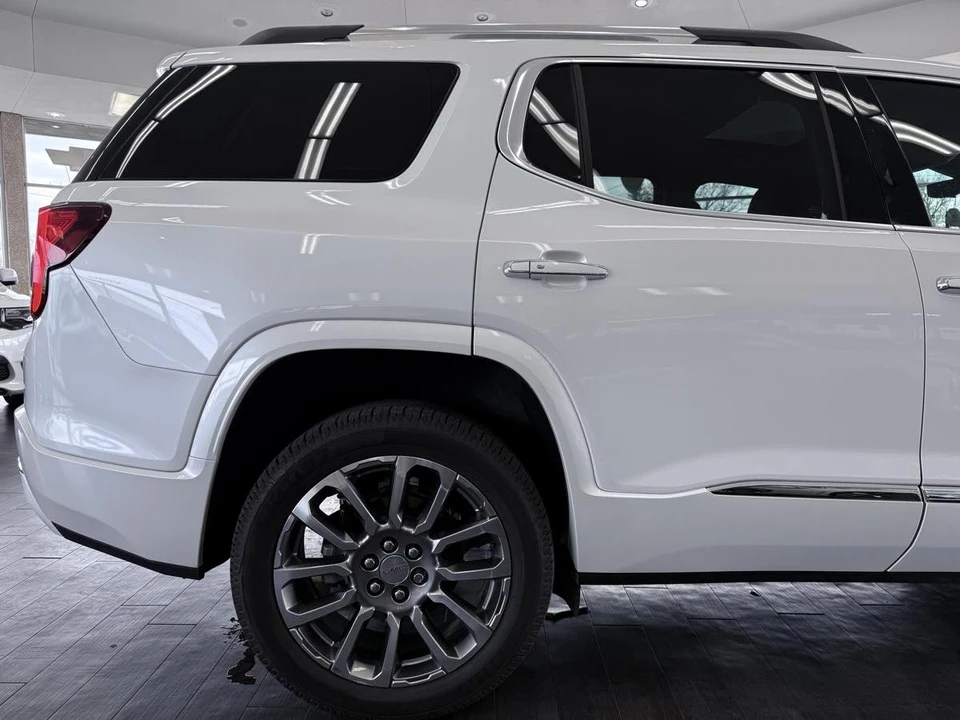 2022 GMC Acadia - Image 10 of 21