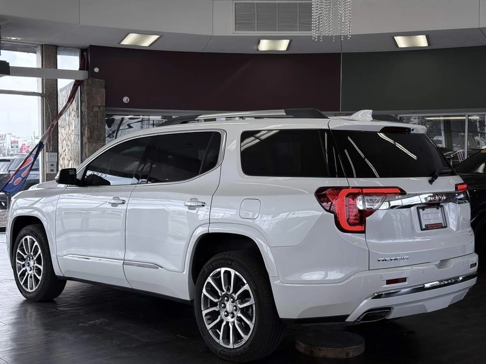2022 GMC Acadia - Image 12 of 21