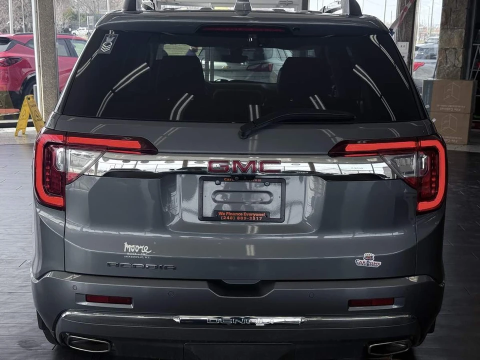 2022 GMC Acadia - Image 16 of 21