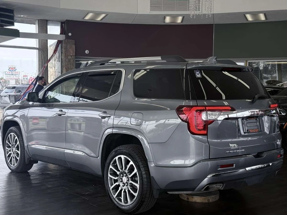 2022 GMC Acadia - Image 11 of 21