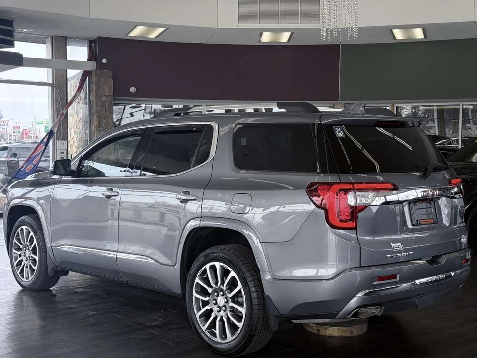 2022 GMC Acadia - Image 11 of 21