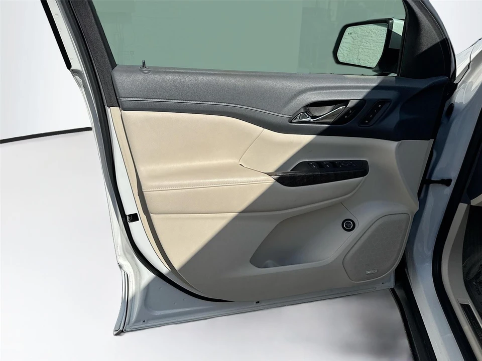 2022 GMC Acadia - Image 18 of 21