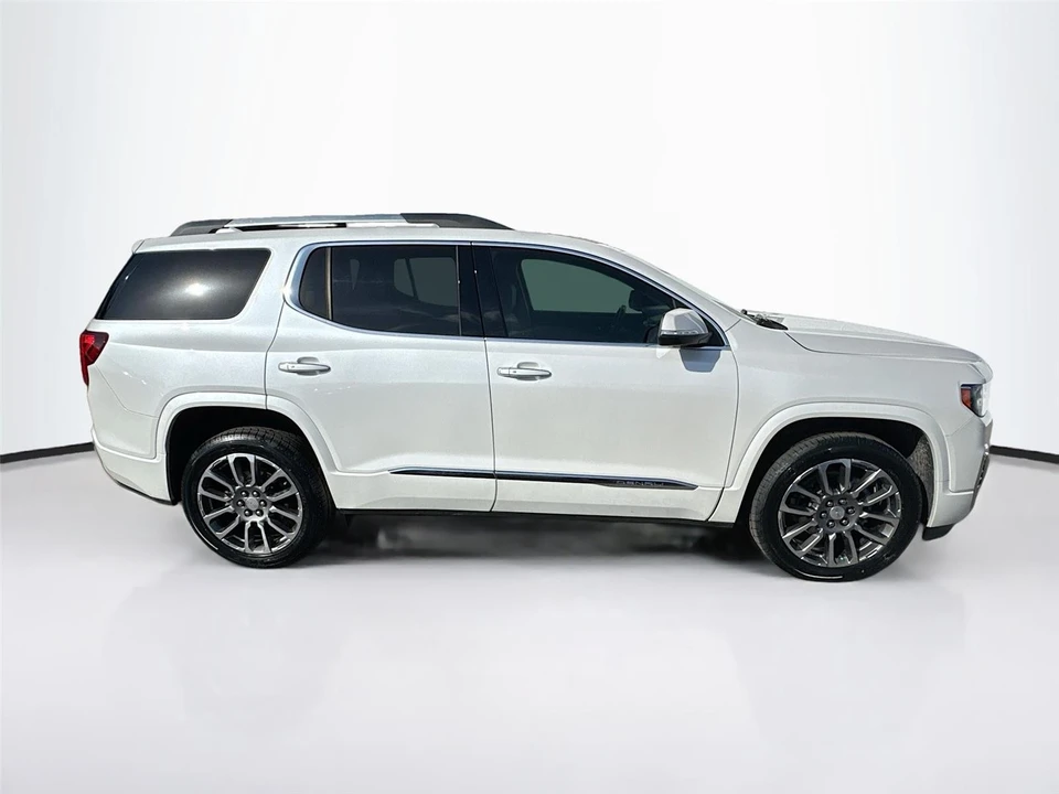 2022 GMC Acadia - Image 8 of 21