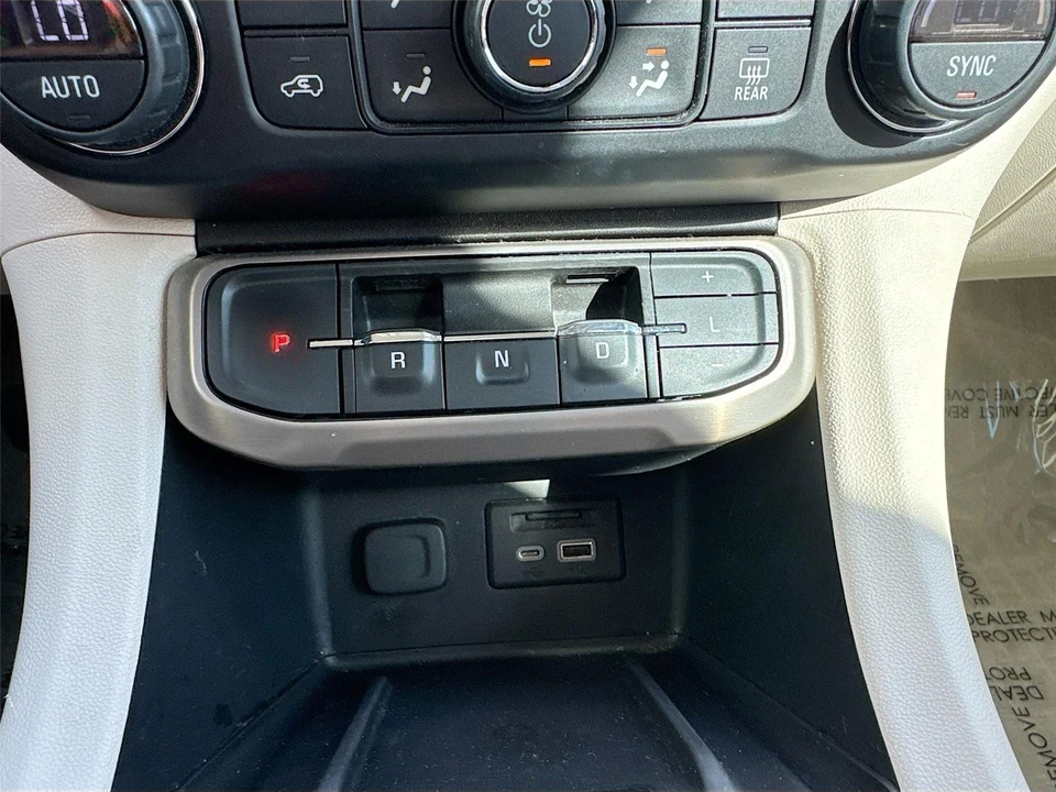 2022 GMC Acadia - Image 17 of 21