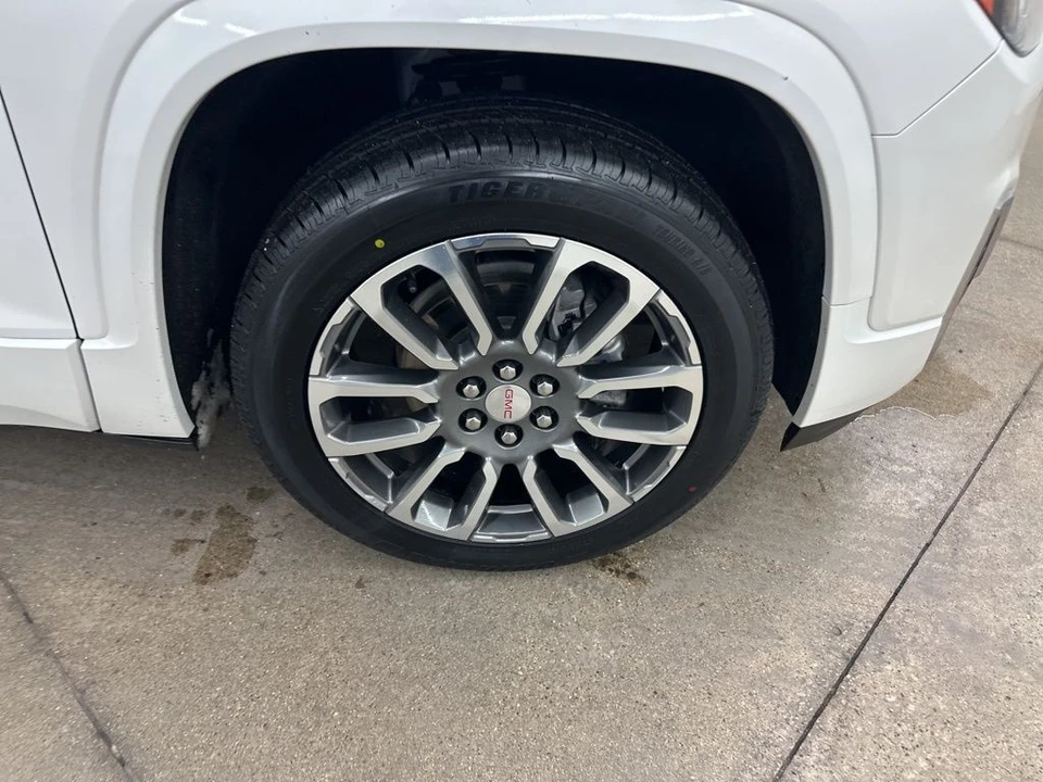 2022 GMC Acadia - Image 15 of 21