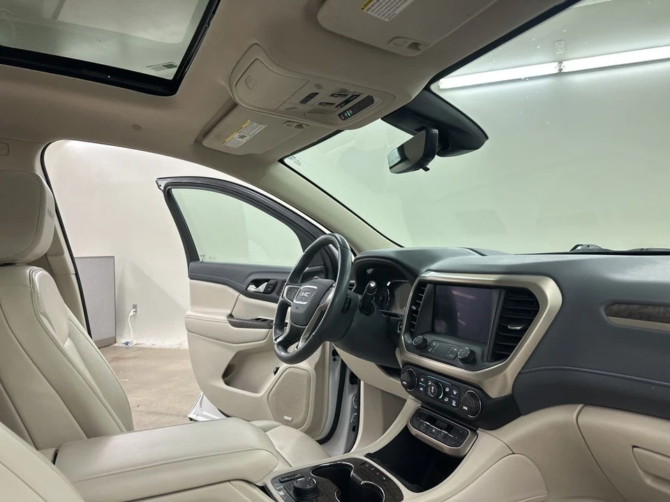 2022 GMC Acadia - Image 19 of 21