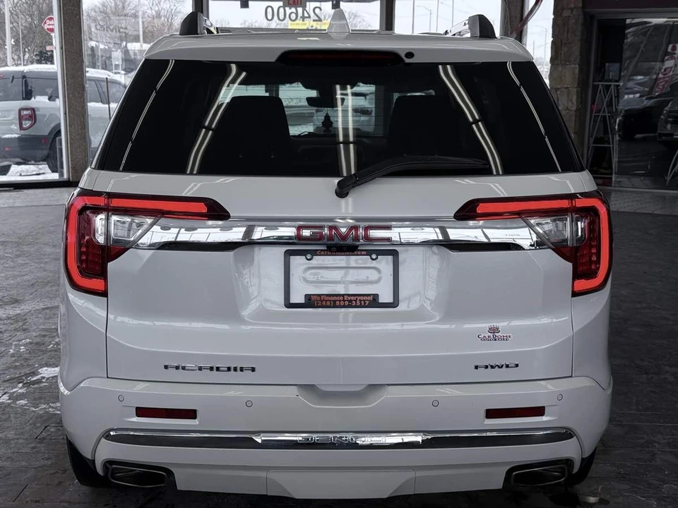 2022 GMC Acadia - Image 11 of 12