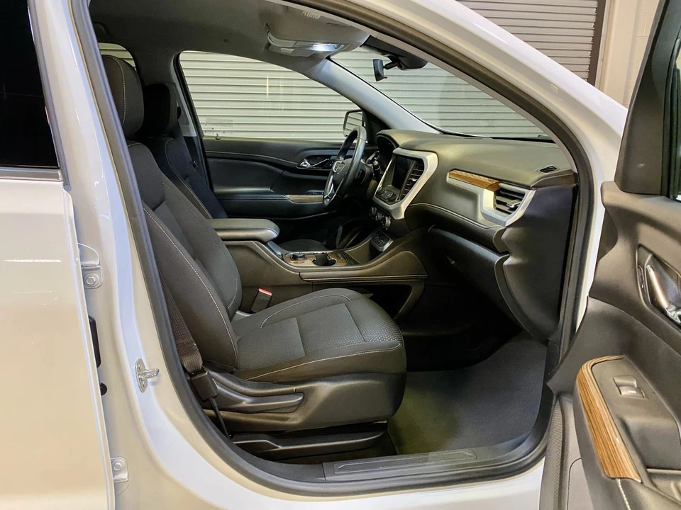 2022 GMC Acadia - Image 17 of 21