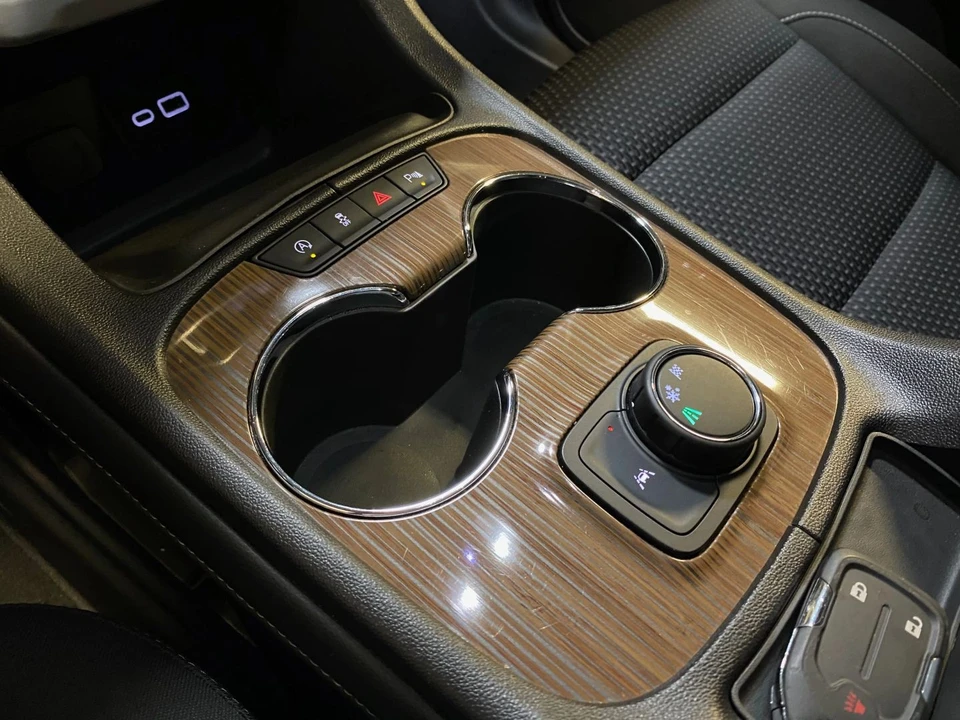 2022 GMC Acadia - Image 16 of 21