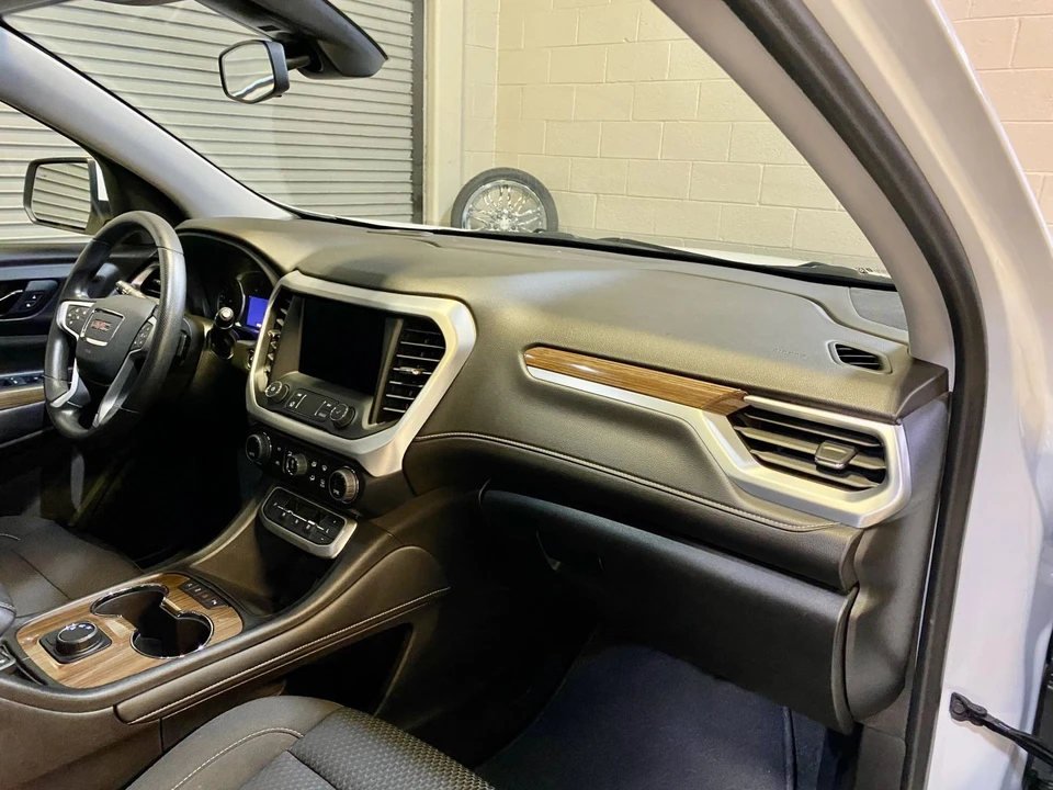 2022 GMC Acadia - Image 18 of 21