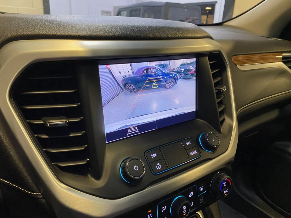 2022 GMC Acadia - Image 13 of 21