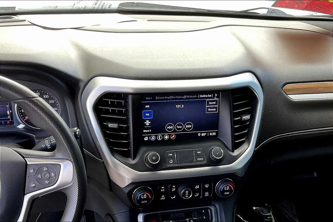 2022 GMC Acadia - Image 11 of 12