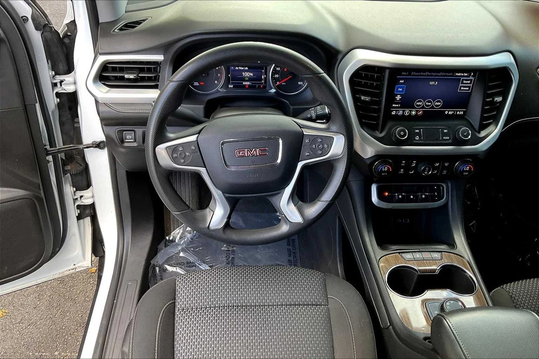 2022 GMC Acadia - Image 9 of 12
