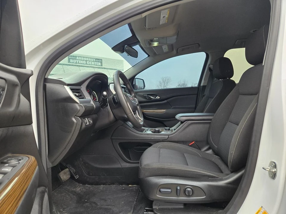 2022 GMC Acadia - Image 10 of 12