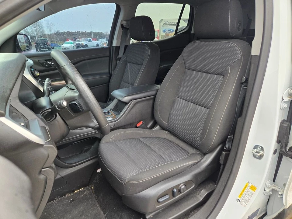 2022 GMC Acadia - Image 11 of 12
